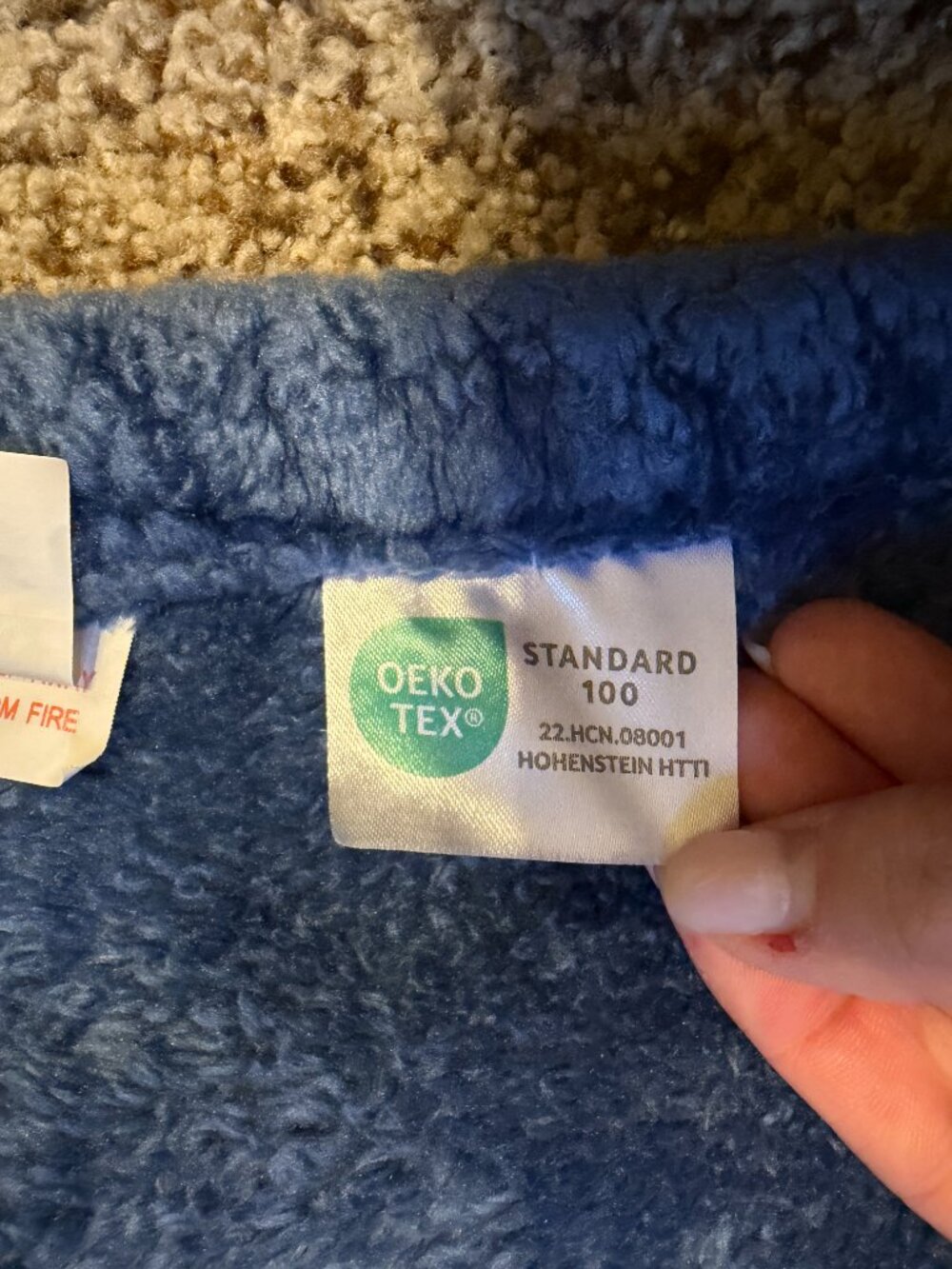 (2) Blankets - Picture 2 of 8
